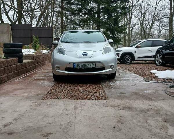 Серый Ниссан Лиф, объемом двигателя 0 л и пробегом 122 тыс. км за 6900 $, фото 1 на Automoto.ua