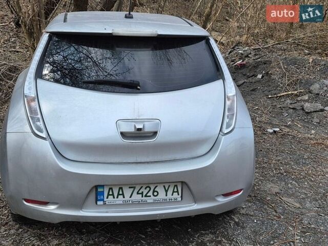 Серый Ниссан Лиф, объемом двигателя 0 л и пробегом 85 тыс. км за 5700 $, фото 1 на Automoto.ua