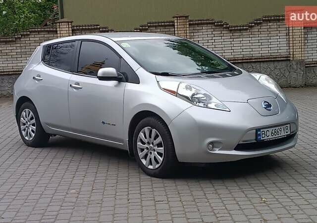Сірий Ніссан Ліф, об'ємом двигуна 0 л та пробігом 118 тис. км за 6400 $, фото 1 на Automoto.ua