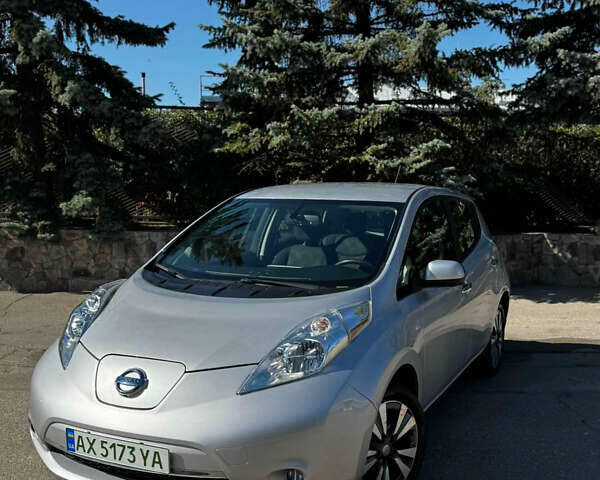 Сірий Ніссан Ліф, об'ємом двигуна 0 л та пробігом 77 тис. км за 7700 $, фото 1 на Automoto.ua