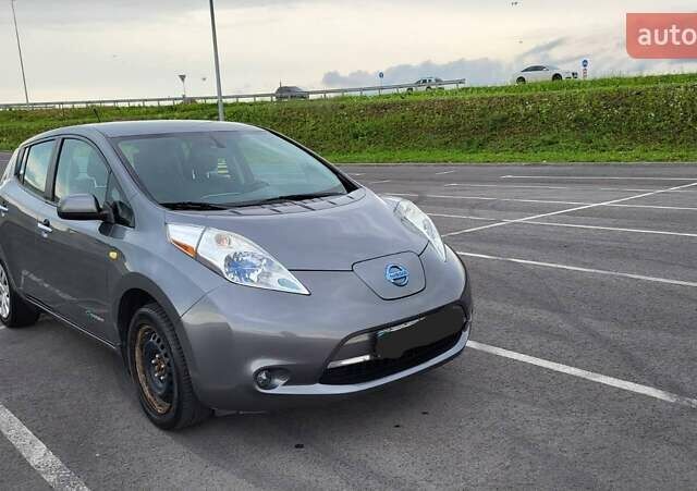 Сірий Ніссан Ліф, об'ємом двигуна 0 л та пробігом 154 тис. км за 6500 $, фото 1 на Automoto.ua