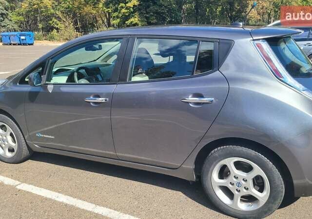 Сірий Ніссан Ліф, об'ємом двигуна 0 л та пробігом 81 тис. км за 7800 $, фото 1 на Automoto.ua