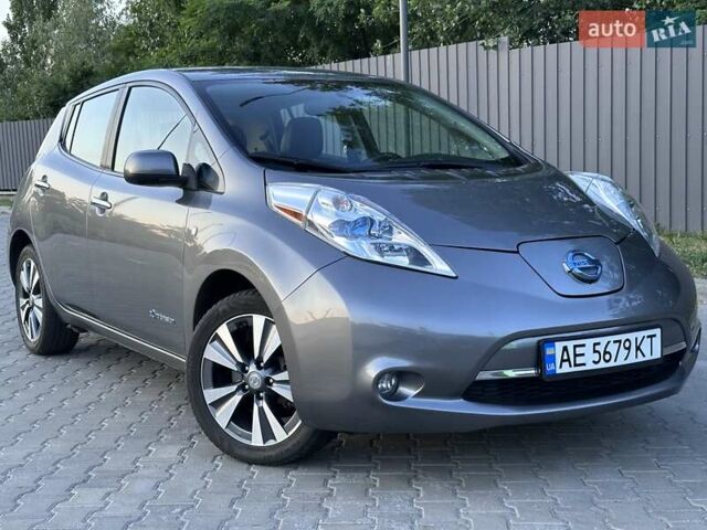 Сірий Ніссан Ліф, об'ємом двигуна 0 л та пробігом 132 тис. км за 7200 $, фото 1 на Automoto.ua