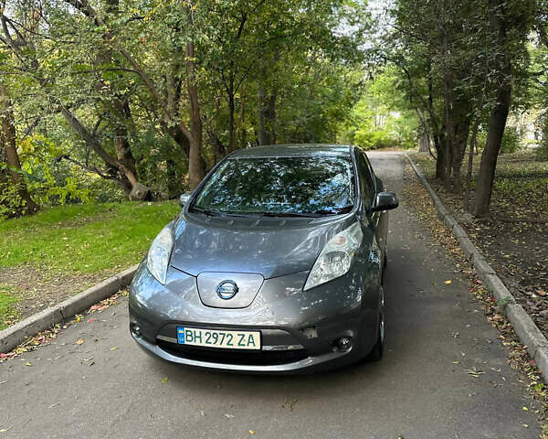 Серый Ниссан Лиф, объемом двигателя 0 л и пробегом 160 тыс. км за 6100 $, фото 1 на Automoto.ua