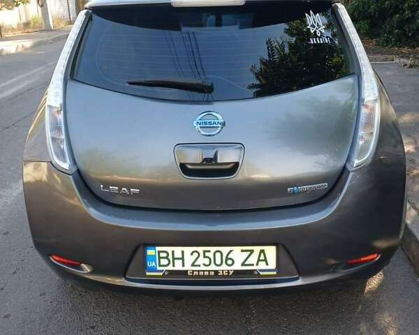 Сірий Ніссан Ліф, об'ємом двигуна 0 л та пробігом 300 тис. км за 6500 $, фото 1 на Automoto.ua