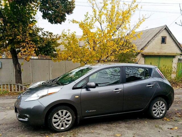 Серый Ниссан Лиф, объемом двигателя 80 л и пробегом 104 тыс. км за 7700 $, фото 1 на Automoto.ua