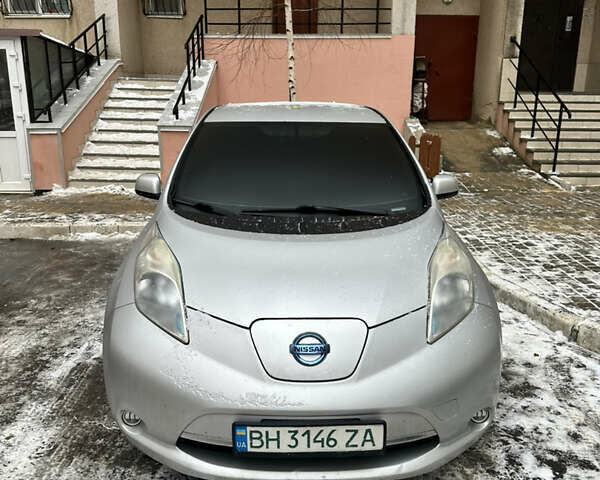 Серый Ниссан Лиф, объемом двигателя 0 л и пробегом 258 тыс. км за 7999 $, фото 1 на Automoto.ua