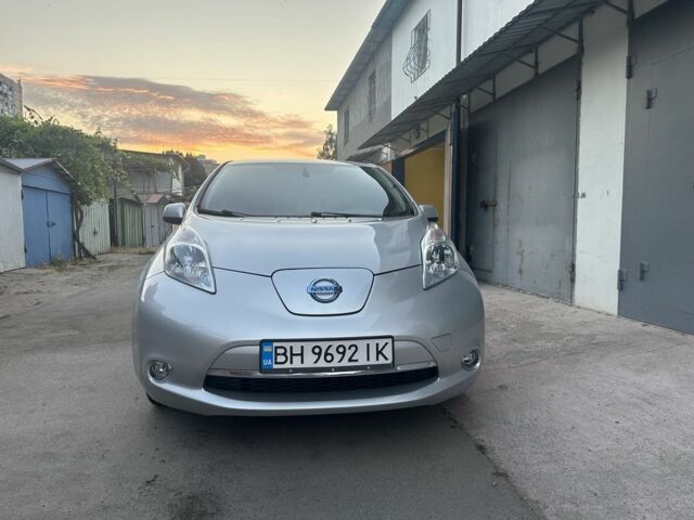 Серый Ниссан Лиф, объемом двигателя 0 л и пробегом 130 тыс. км за 6500 $, фото 1 на Automoto.ua