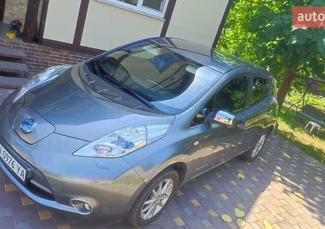 Сірий Ніссан Ліф, об'ємом двигуна 0 л та пробігом 200 тис. км за 7300 $, фото 1 на Automoto.ua