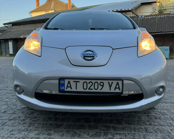 Серый Ниссан Лиф, объемом двигателя 0 л и пробегом 192 тыс. км за 5700 $, фото 1 на Automoto.ua