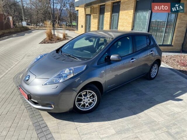 Сірий Ніссан Ліф, об'ємом двигуна 0 л та пробігом 125 тис. км за 6900 $, фото 1 на Automoto.ua