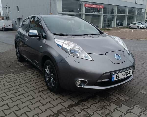 Серый Ниссан Лиф, объемом двигателя 0 л и пробегом 100 тыс. км за 6450 $, фото 1 на Automoto.ua