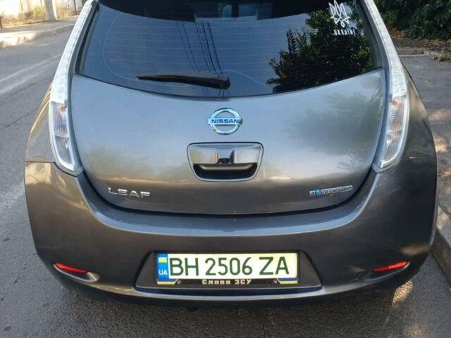 Сірий Ніссан Ліф, об'ємом двигуна 0 л та пробігом 300 тис. км за 5000 $, фото 1 на Automoto.ua