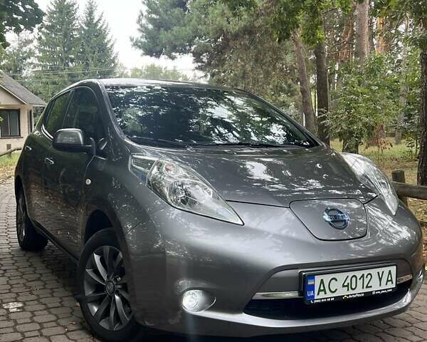 Серый Ниссан Лиф, объемом двигателя 0 л и пробегом 130 тыс. км за 9000 $, фото 1 на Automoto.ua