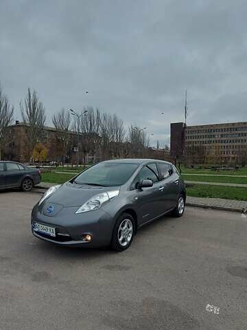 Серый Ниссан Лиф, объемом двигателя 0 л и пробегом 127 тыс. км за 8000 $, фото 1 на Automoto.ua