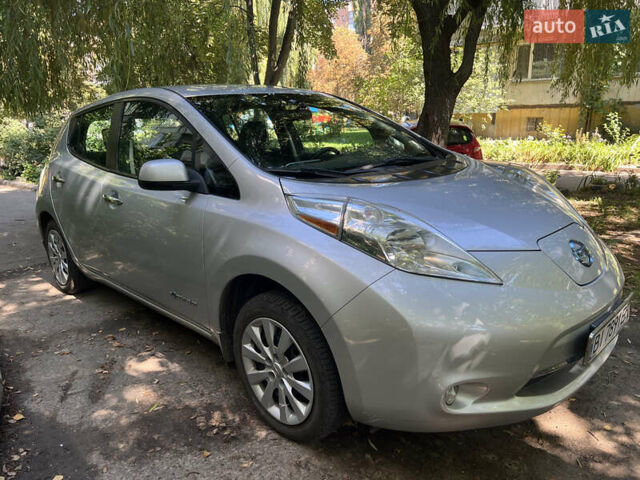 Сірий Ніссан Ліф, об'ємом двигуна 0 л та пробігом 101 тис. км за 6950 $, фото 1 на Automoto.ua