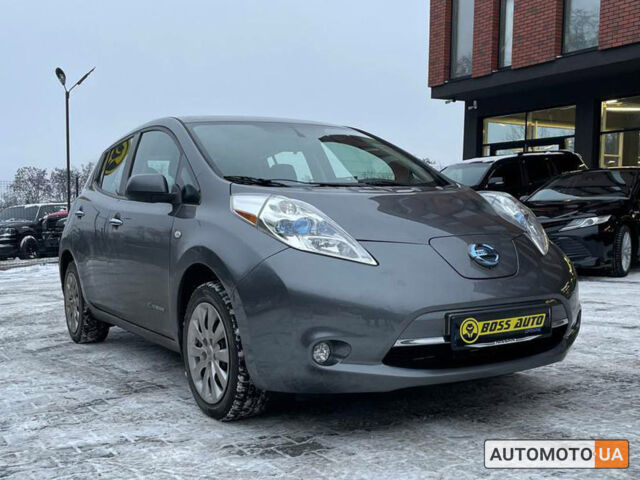Сірий Ніссан Ліф, об'ємом двигуна 24 л та пробігом 70 тис. км за 8500 $, фото 1 на Automoto.ua