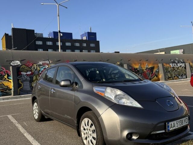 Серый Ниссан Лиф, объемом двигателя 0 л и пробегом 159 тыс. км за 6500 $, фото 1 на Automoto.ua