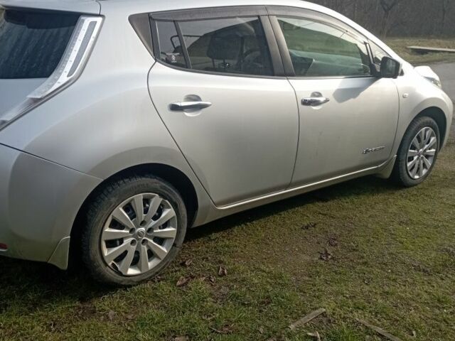 Серый Ниссан Лиф, объемом двигателя 0 л и пробегом 180 тыс. км за 5700 $, фото 1 на Automoto.ua