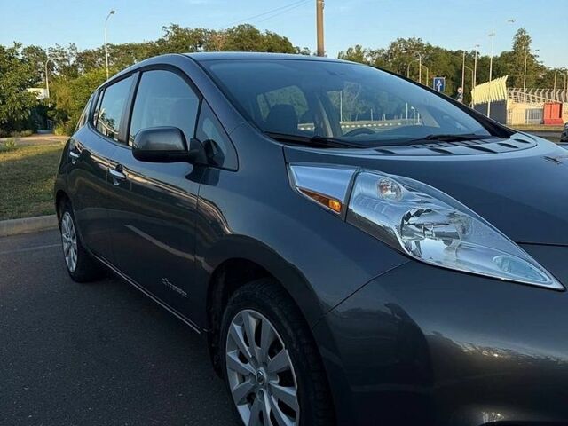 Сірий Ніссан Ліф, об'ємом двигуна 0 л та пробігом 168 тис. км за 7900 $, фото 1 на Automoto.ua
