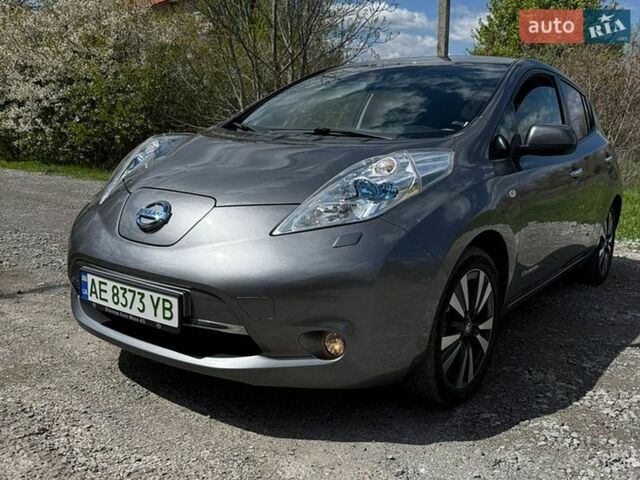Серый Ниссан Лиф, объемом двигателя 0 л и пробегом 126 тыс. км за 7500 $, фото 1 на Automoto.ua