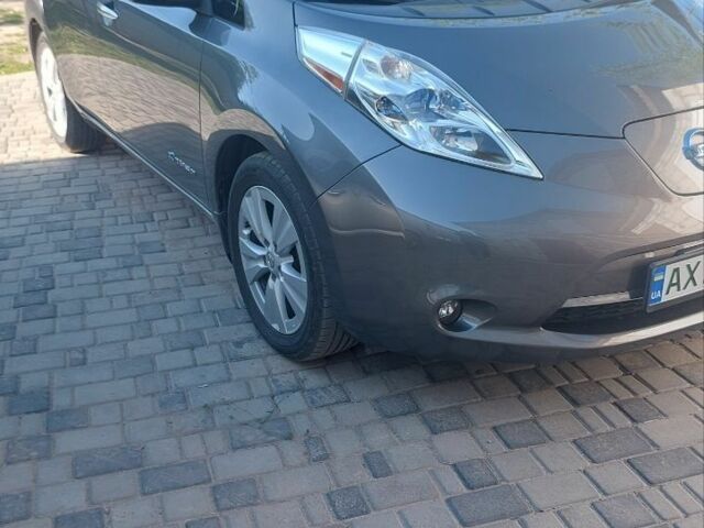 Сірий Ніссан Ліф, об'ємом двигуна 0 л та пробігом 96 тис. км за 8500 $, фото 1 на Automoto.ua