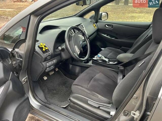 Сірий Ніссан Ліф, об'ємом двигуна 0 л та пробігом 64 тис. км за 8700 $, фото 1 на Automoto.ua