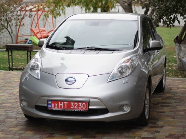 Сірий Ніссан Ліф, об'ємом двигуна 0 л та пробігом 111 тис. км за 8300 $, фото 1 на Automoto.ua