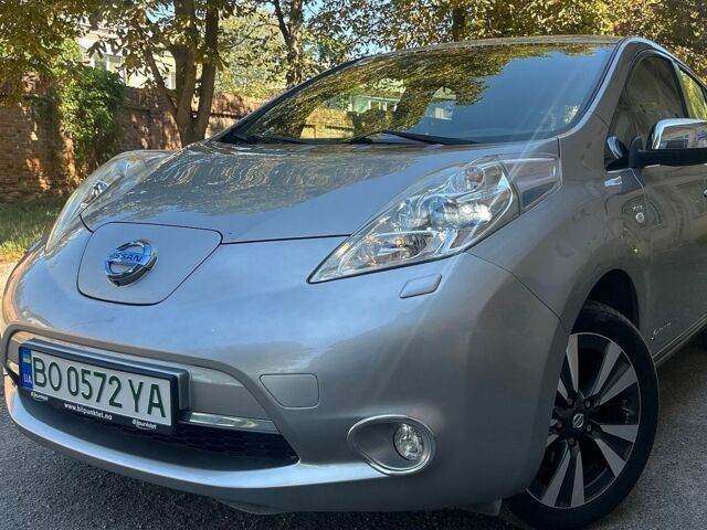 Сірий Ніссан Ліф, об'ємом двигуна 0 л та пробігом 135 тис. км за 7999 $, фото 1 на Automoto.ua