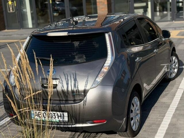 Сірий Ніссан Ліф, об'ємом двигуна 0 л та пробігом 107 тис. км за 8300 $, фото 1 на Automoto.ua