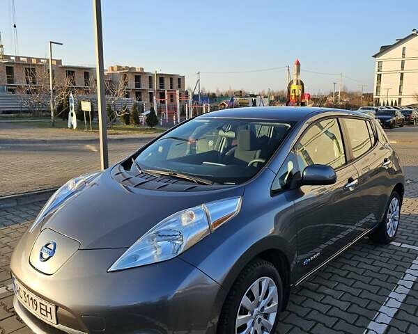 Серый Ниссан Лиф, объемом двигателя 0 л и пробегом 88 тыс. км за 7200 $, фото 1 на Automoto.ua
