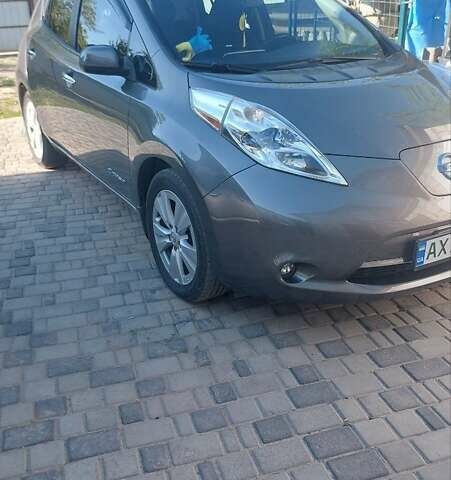 Сірий Ніссан Ліф, об'ємом двигуна 0 л та пробігом 92 тис. км за 9000 $, фото 1 на Automoto.ua