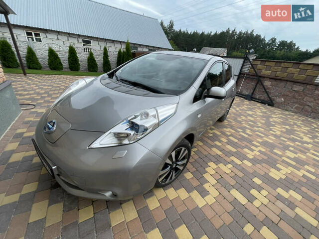 Сірий Ніссан Ліф, об'ємом двигуна 0 л та пробігом 140 тис. км за 8000 $, фото 1 на Automoto.ua