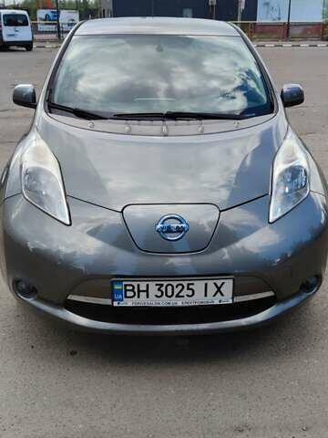 Серый Ниссан Лиф, объемом двигателя 0 л и пробегом 84 тыс. км за 9000 $, фото 1 на Automoto.ua