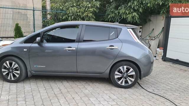Сірий Ніссан Ліф, об'ємом двигуна 0 л та пробігом 98 тис. км за 7600 $, фото 1 на Automoto.ua