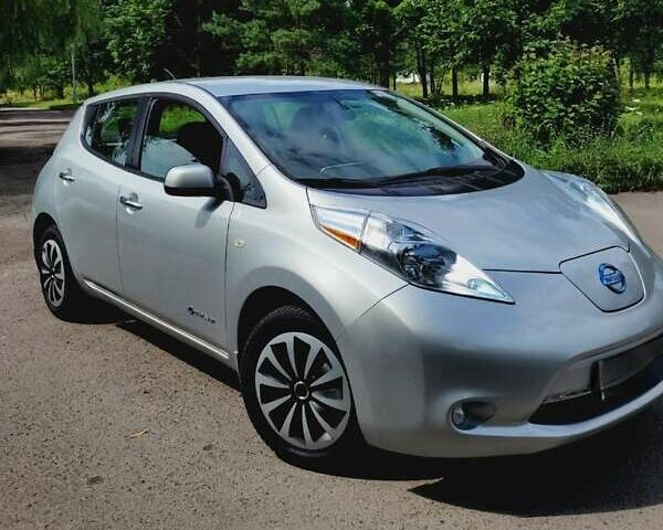 Сірий Ніссан Ліф, об'ємом двигуна 0 л та пробігом 89 тис. км за 8299 $, фото 1 на Automoto.ua