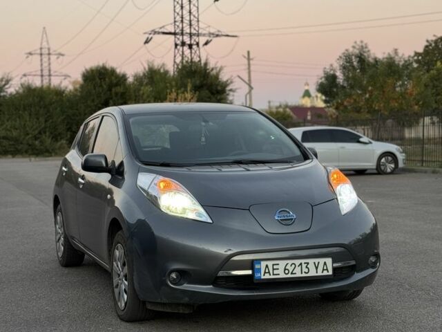 Серый Ниссан Лиф, объемом двигателя 0 л и пробегом 106 тыс. км за 7100 $, фото 1 на Automoto.ua