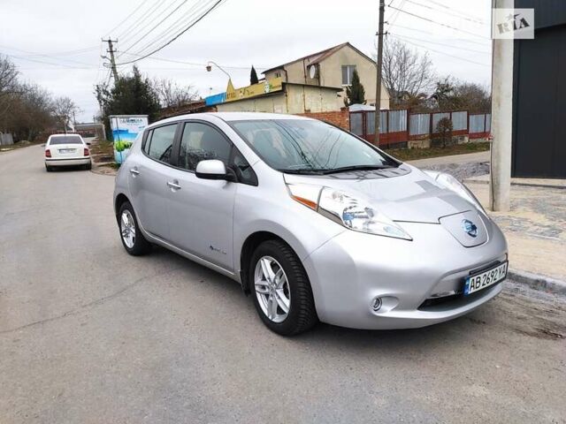 Серый Ниссан Лиф, объемом двигателя 0 л и пробегом 61 тыс. км за 8000 $, фото 1 на Automoto.ua