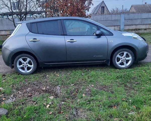 Серый Ниссан Лиф, объемом двигателя 0 л и пробегом 102 тыс. км за 9850 $, фото 1 на Automoto.ua