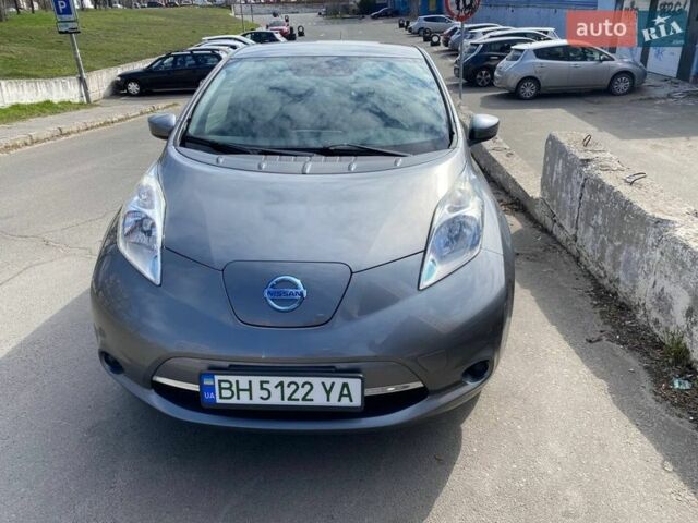 Серый Ниссан Лиф, объемом двигателя 0 л и пробегом 105 тыс. км за 6000 $, фото 1 на Automoto.ua