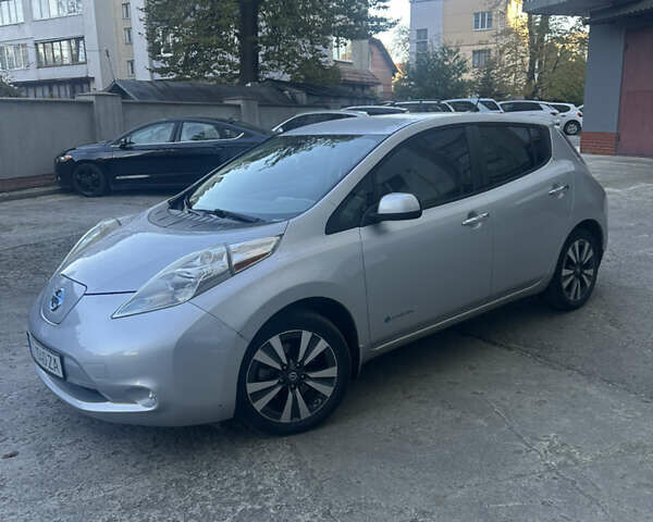 Ниссан Лиф 2016 в Ивано-Франковске на Automoto.ua Серый Ниссан Лиф, объемом двигателя 0 л и пробегом 82 тыс. км за 8199 $, фото 1 на Automoto.ua