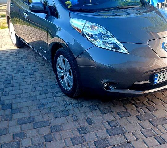 Серый Ниссан Лиф, объемом двигателя 80 л и пробегом 95 тыс. км за 8000 $, фото 1 на Automoto.ua