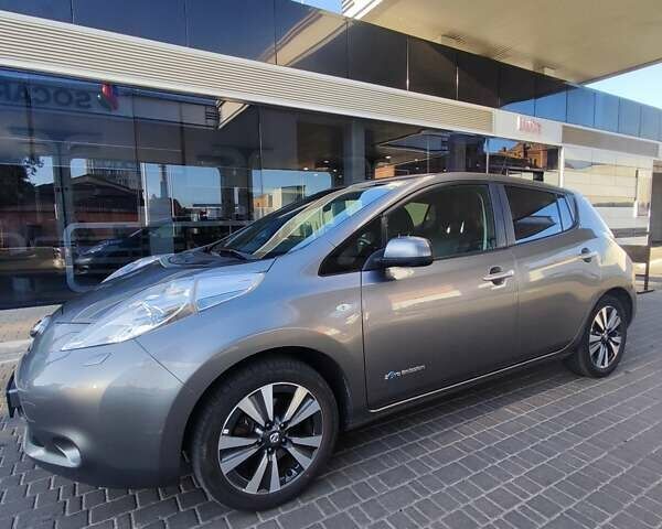 Сірий Ніссан Ліф, об'ємом двигуна 0 л та пробігом 130 тис. км за 9500 $, фото 1 на Automoto.ua