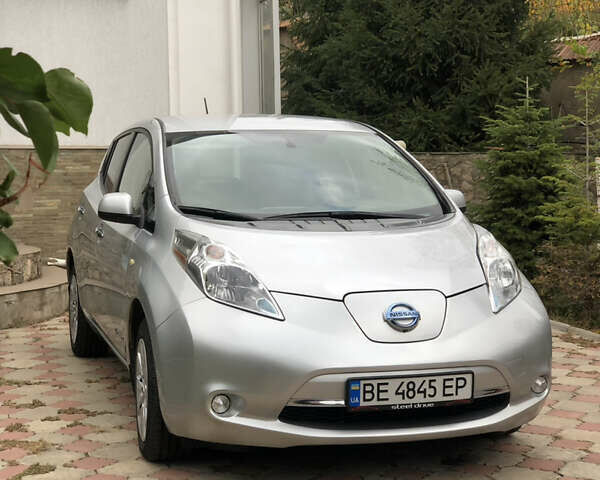 Серый Ниссан Лиф, объемом двигателя 0 л и пробегом 91 тыс. км за 9000 $, фото 1 на Automoto.ua