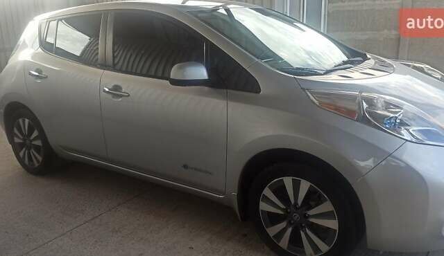 Сірий Ніссан Ліф, об'ємом двигуна 0 л та пробігом 142 тис. км за 7800 $, фото 1 на Automoto.ua