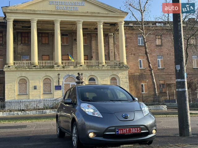 Серый Ниссан Лиф, объемом двигателя 0 л и пробегом 132 тыс. км за 8600 $, фото 1 на Automoto.ua