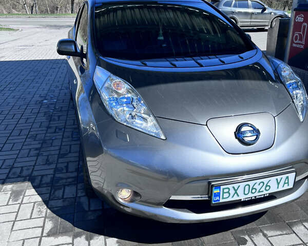 Серый Ниссан Лиф, объемом двигателя 0 л и пробегом 149 тыс. км за 8500 $, фото 1 на Automoto.ua