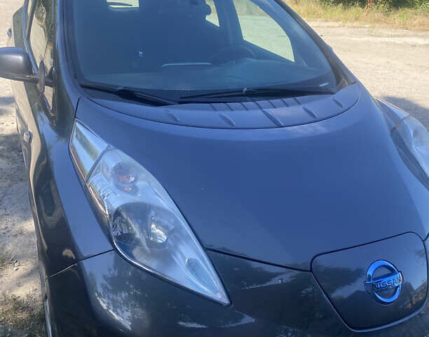 Сірий Ніссан Ліф, об'ємом двигуна 0 л та пробігом 130 тис. км за 7000 $, фото 1 на Automoto.ua
