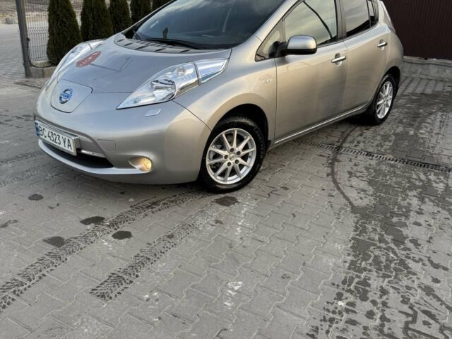 Сірий Ніссан Ліф, об'ємом двигуна 0 л та пробігом 112 тис. км за 8450 $, фото 1 на Automoto.ua
