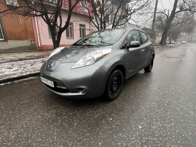 Серый Ниссан Лиф, объемом двигателя 0 л и пробегом 130 тыс. км за 6000 $, фото 1 на Automoto.ua